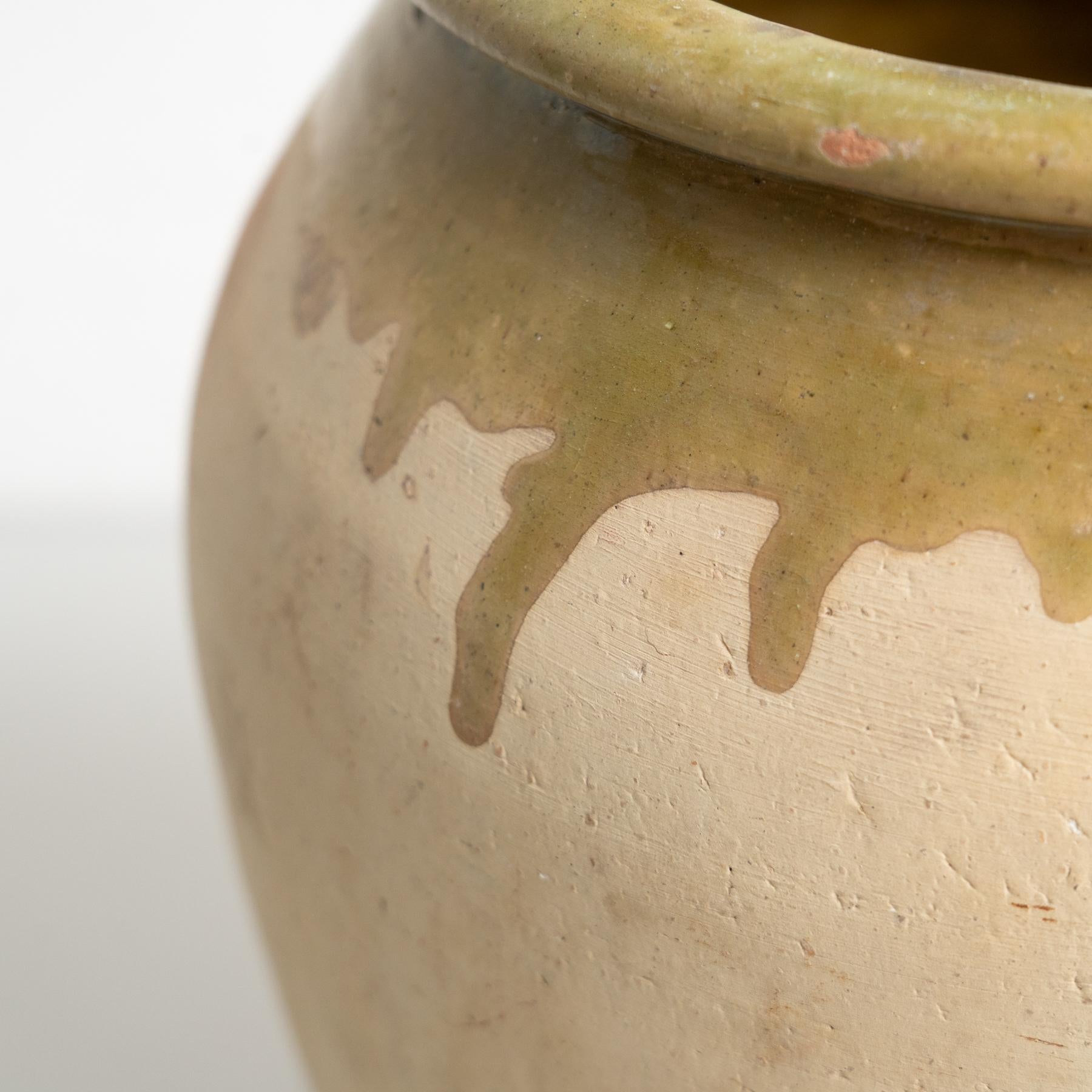 Vase en céramique du début du 20e siècle peint à la main en vert rustique populaire traditionnel en vente 2