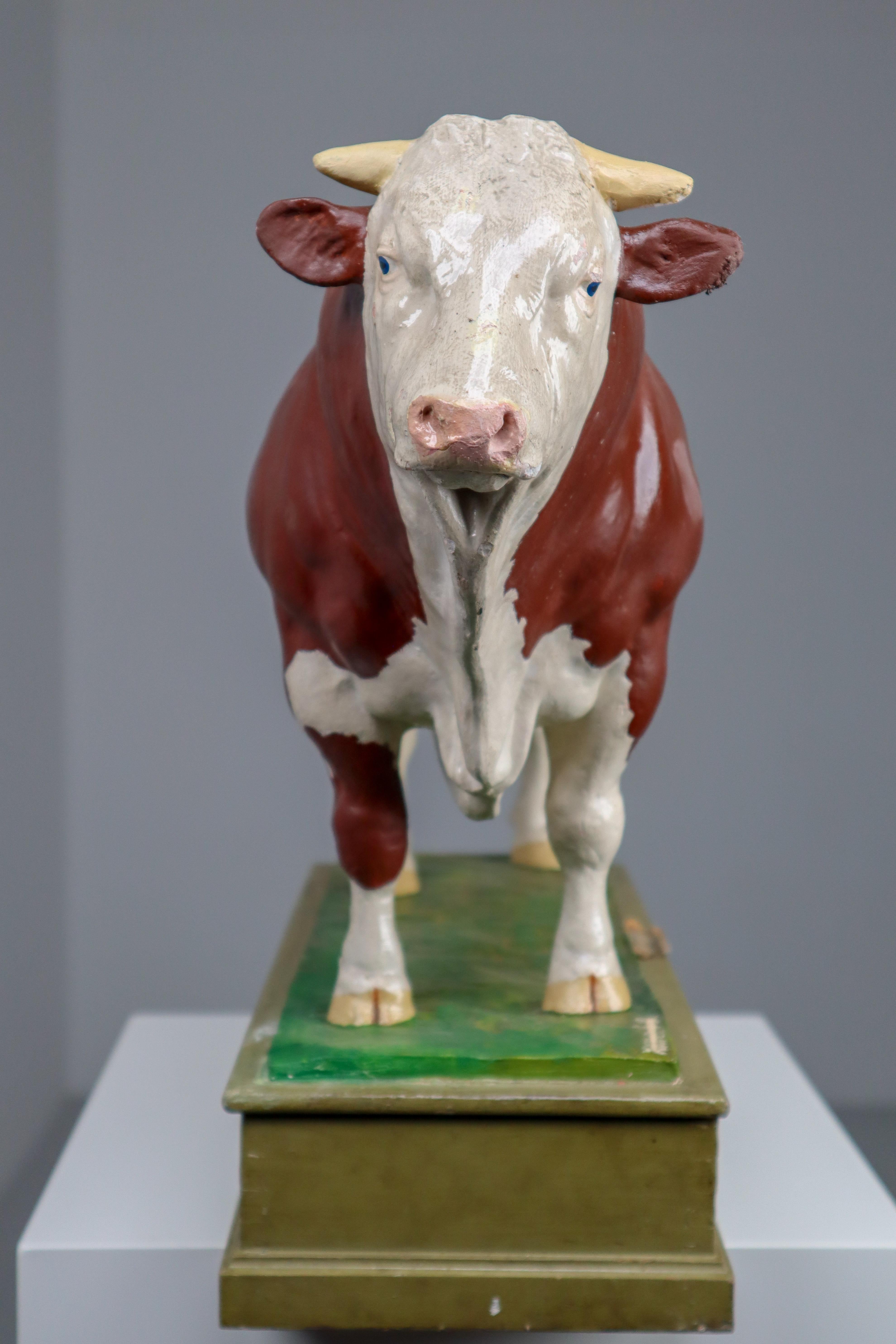 Early 20th Century Hand Painted Plaster Model of a Bull Made in Czech Republic In Good Condition In Almelo, NL