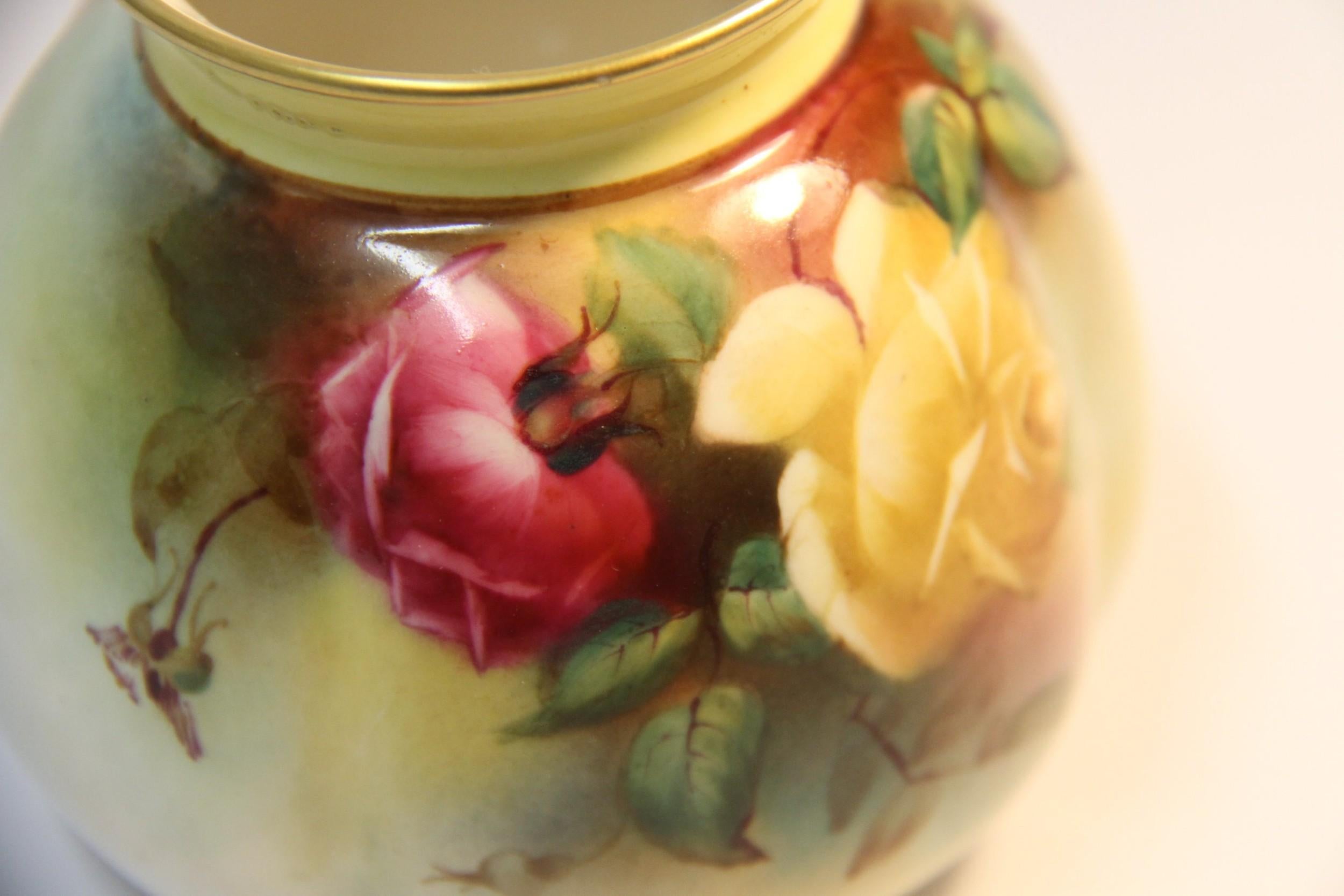 English Early 20th Century Hand Painted Royal Worcester Porcelain Vase For Sale