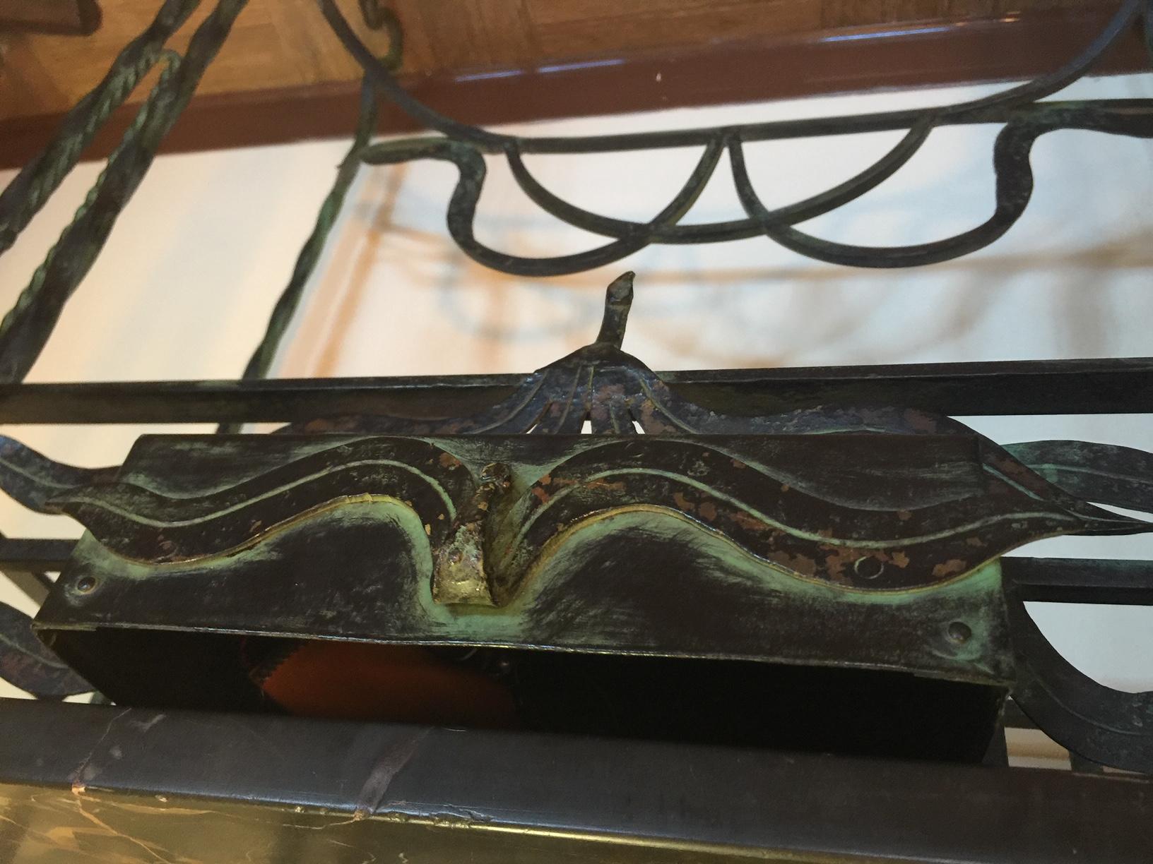 Art nouveau Table console en fer forgé avec miroir:: début du XXe siècle en vente