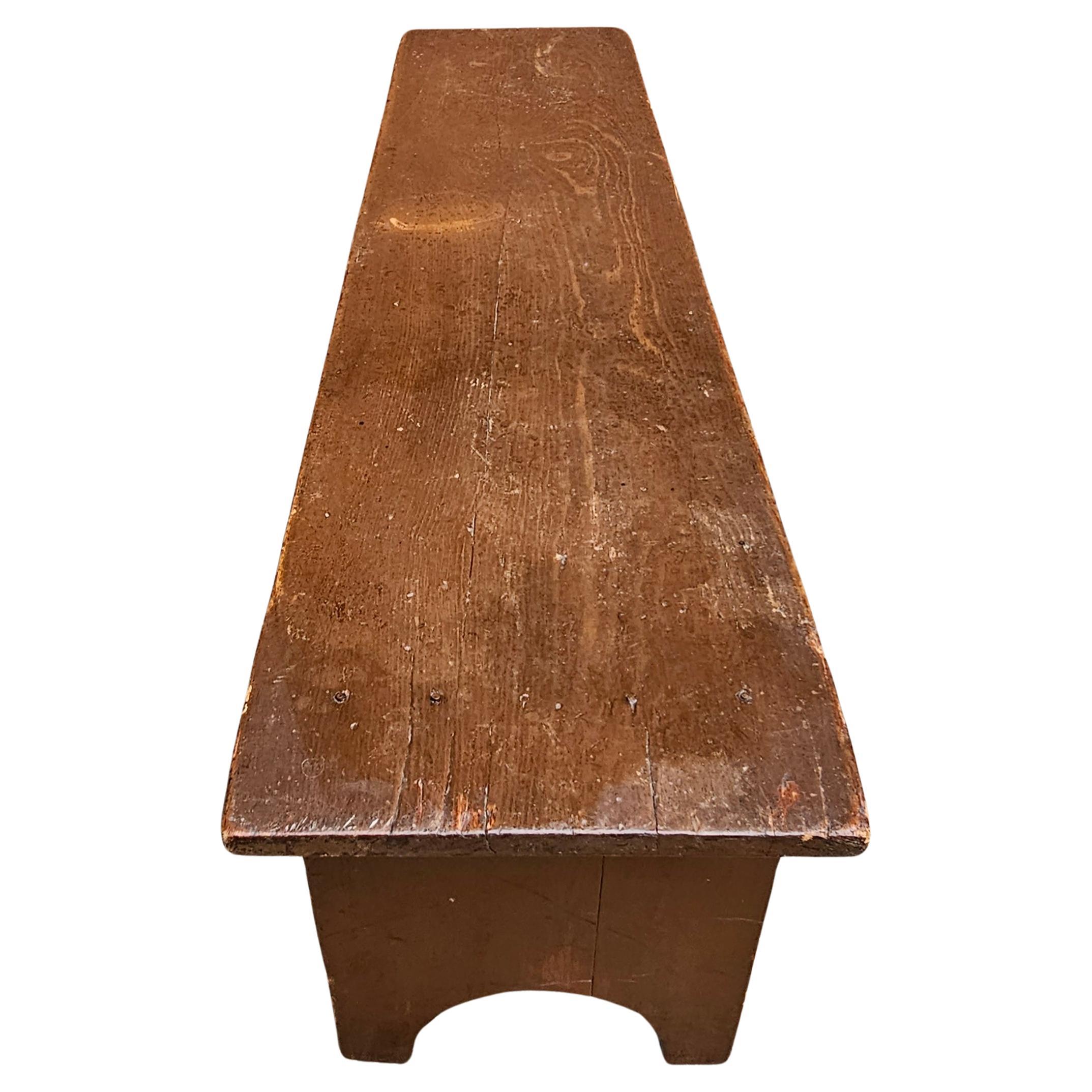 Early 20th Century Handcrafted American Colonial Elm Low Bench In Good Condition For Sale In Germantown, MD