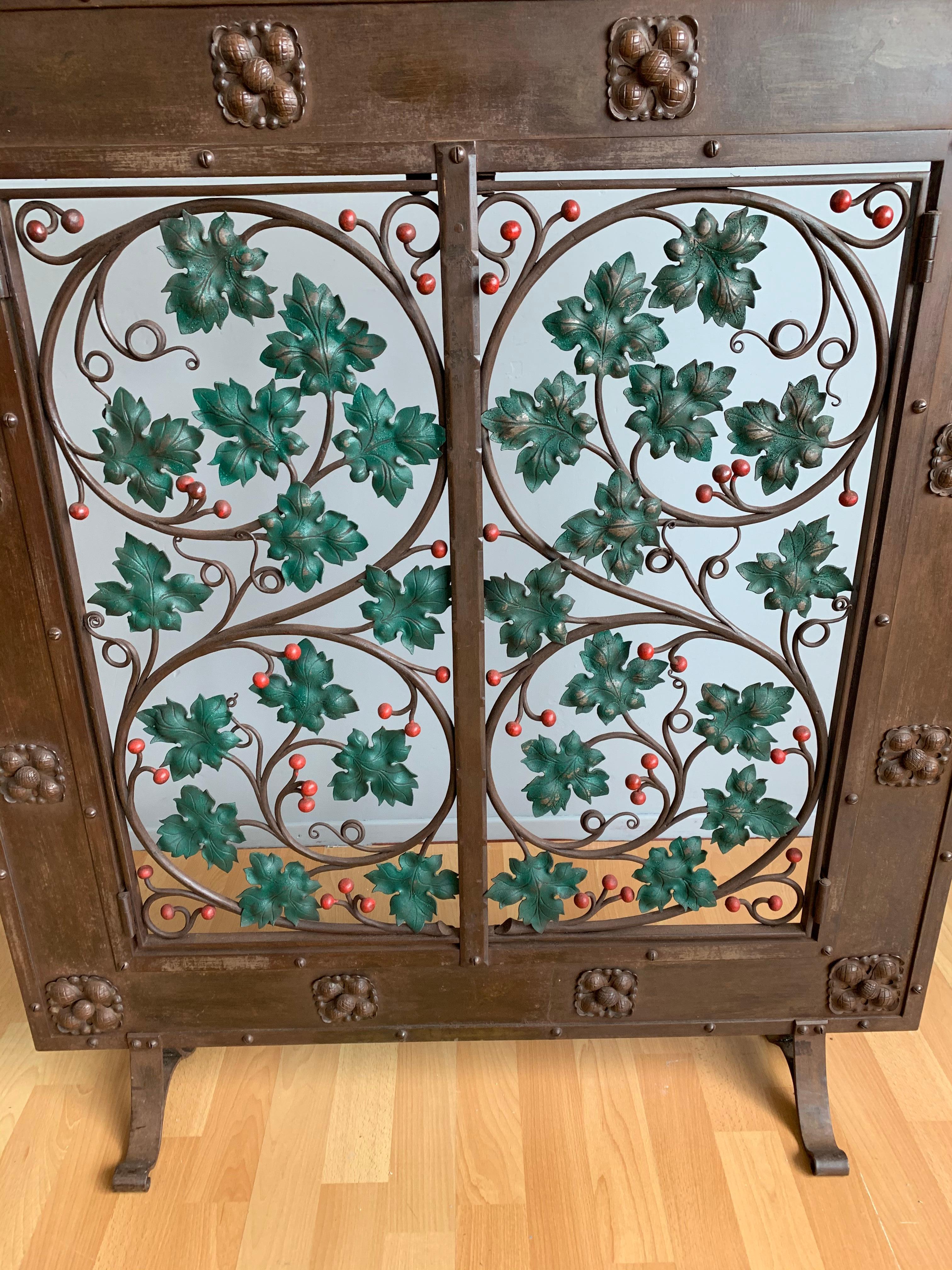 Early 20th Century Handcrafted Wrought Iron Firescreen with Branch & Leaf Decor 14