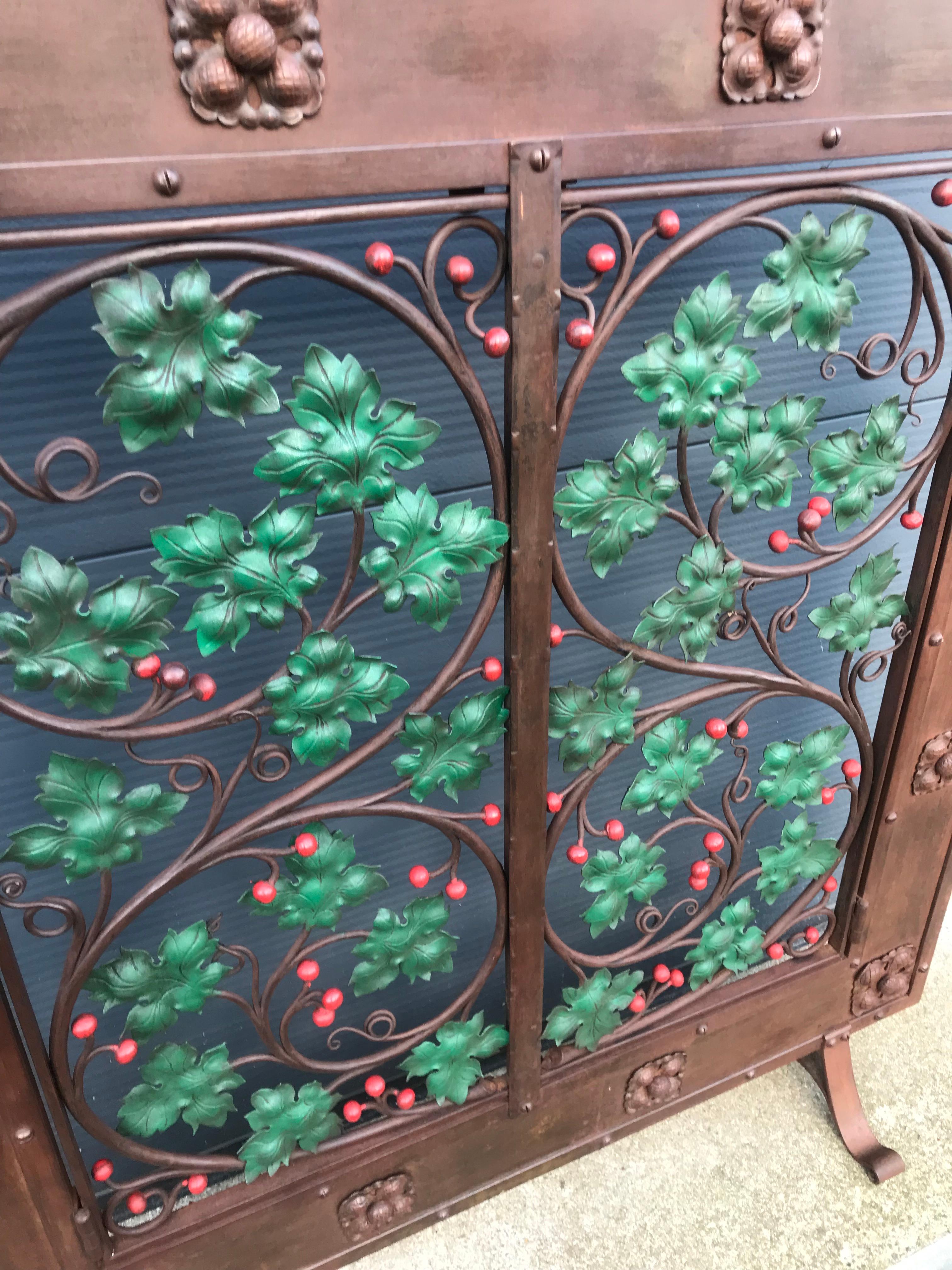 Early 20th Century Handcrafted Wrought Iron Firescreen with Branch & Leaf Decor 2
