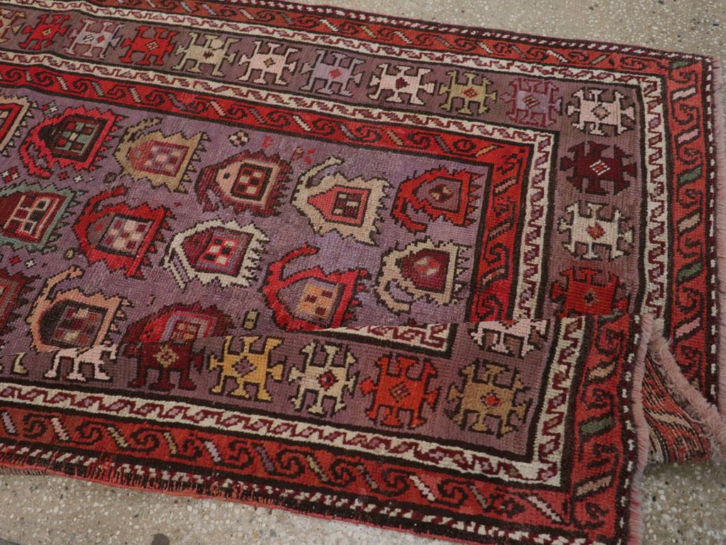 Early 20th Century Handmade Caucasian Shirvan Small Accent Rug For Sale 1