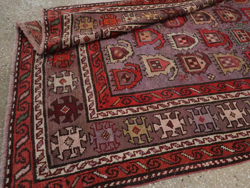 Early 20th Century Handmade Caucasian Shirvan Small Accent Rug For Sale 2