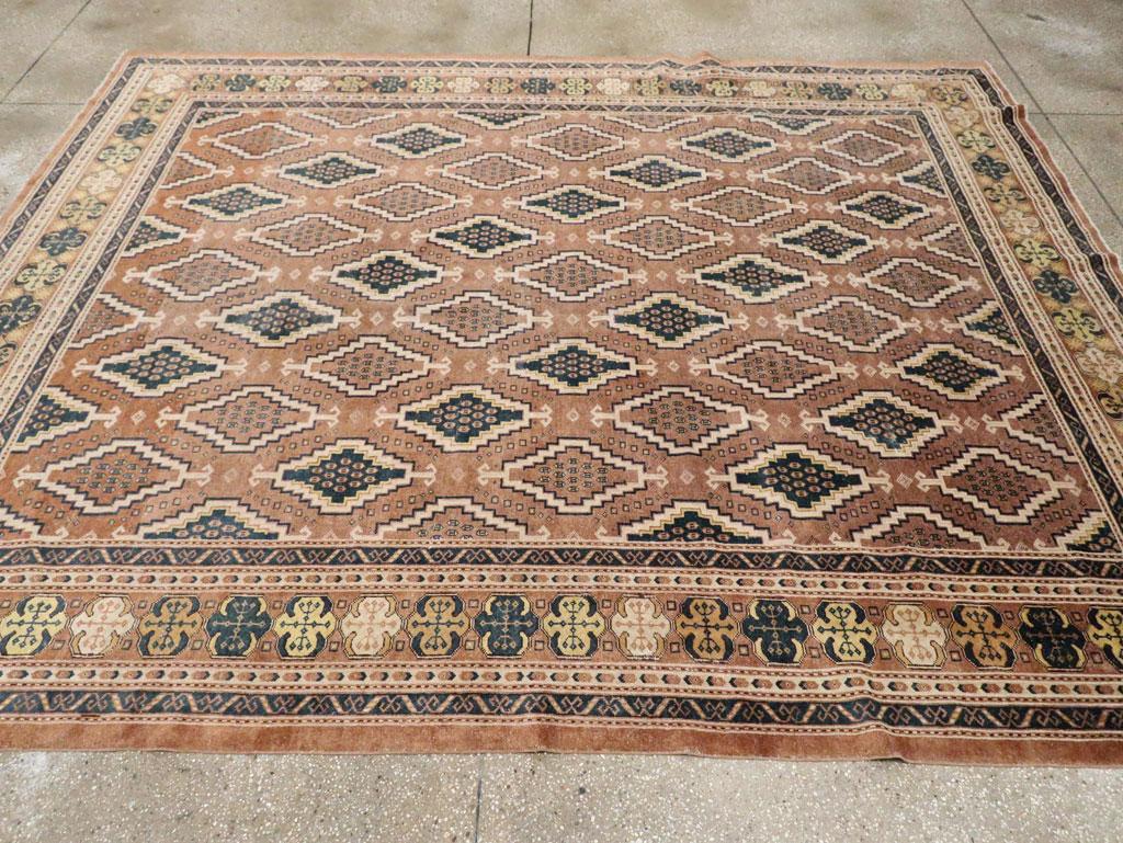 Early 20th Century Handmade Central Asian Samarkand Room Size Carpet In Excellent Condition For Sale In New York, NY