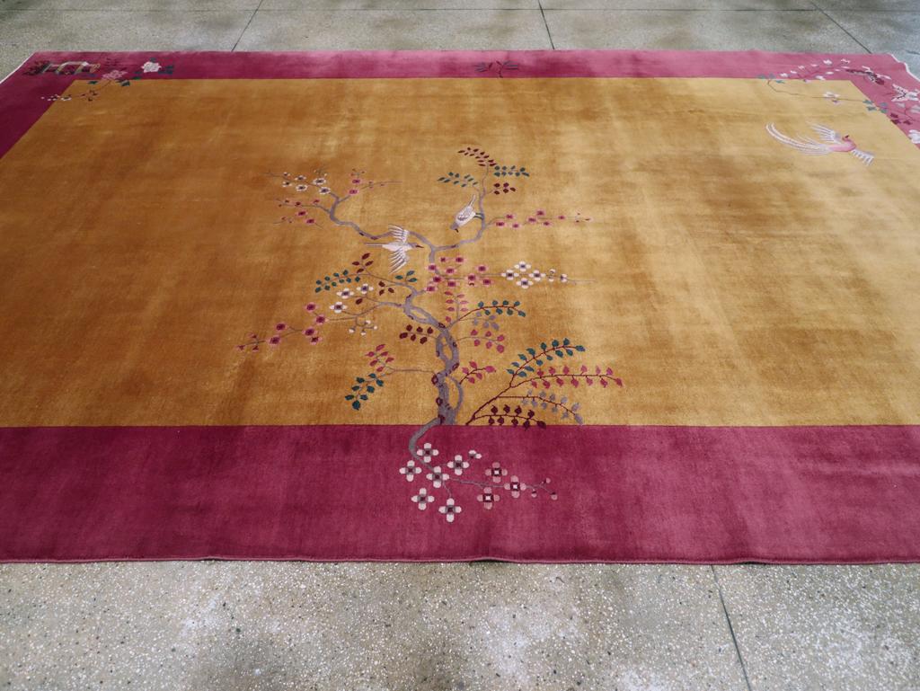 Early 20th Century Handmade Chinese Art Deco Room Size Carpet In Excellent Condition For Sale In New York, NY