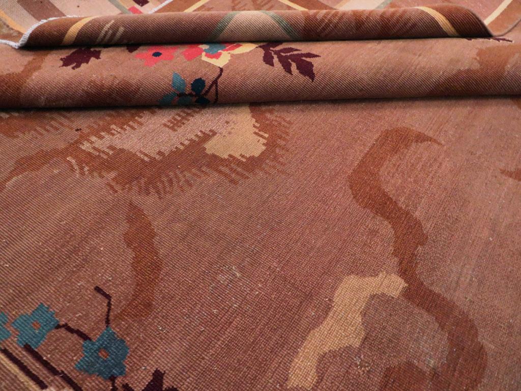 Handgefertigter chinesischer Art-Déco-Teppich in Zimmergröße aus dem frühen 20. Jahrhundert (Wolle) im Angebot