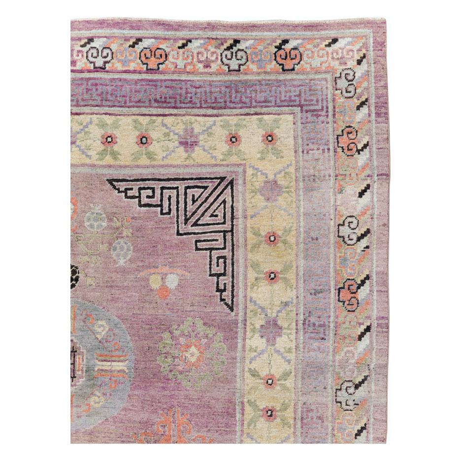 Handgefertigter Ostturkestanischer Khotan-Galerie-Teppich des frühen 20. Jahrhunderts (Handgeknüpft) im Angebot