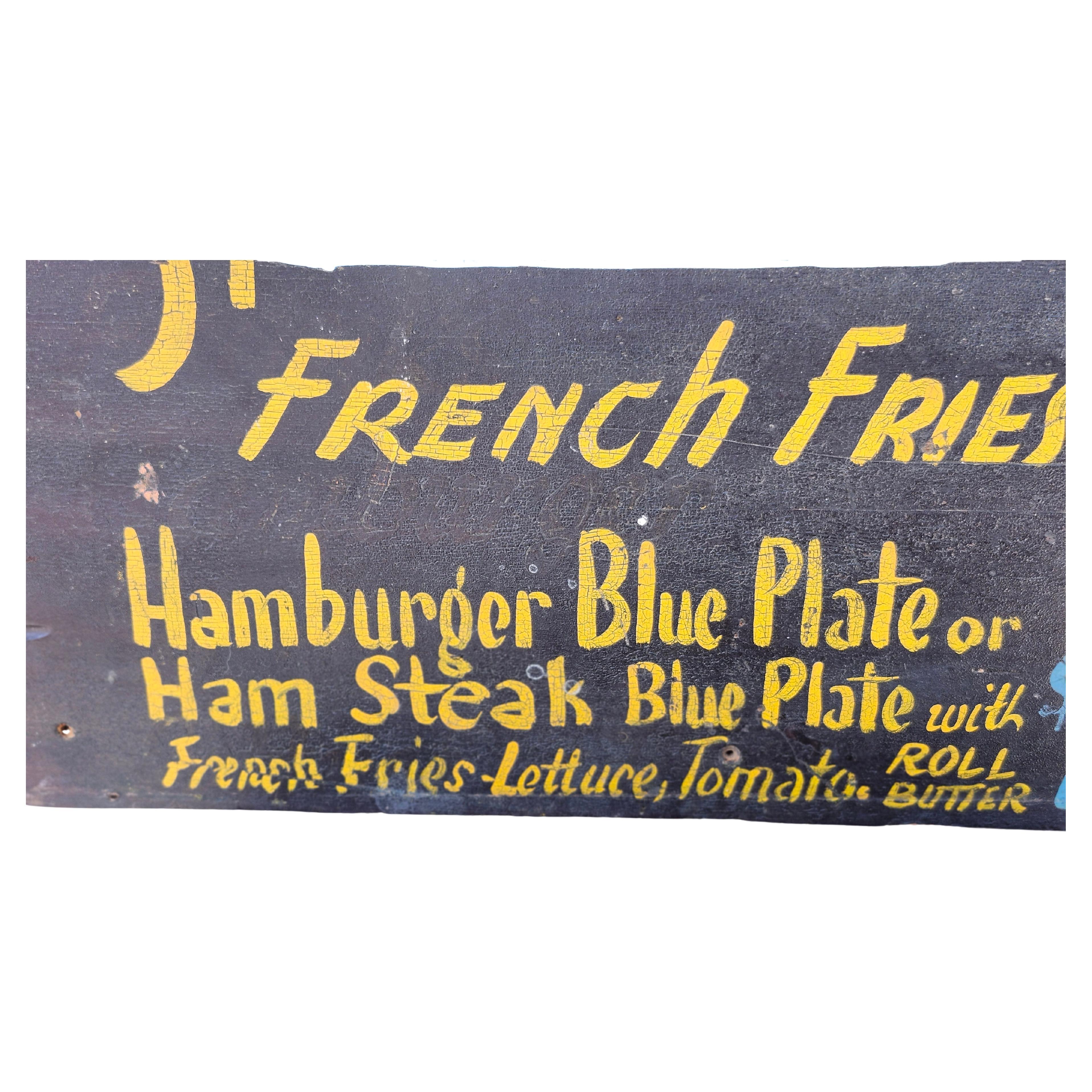 Fabuleux tableau de menu sculpté à la main et peint à la main dans la région des Adirondacks. Fantastique exemple classique d'un panneau de menu boisé du début du 20e siècle provenant d'un restaurant du nord de l'État de New York. Nous avons quatre