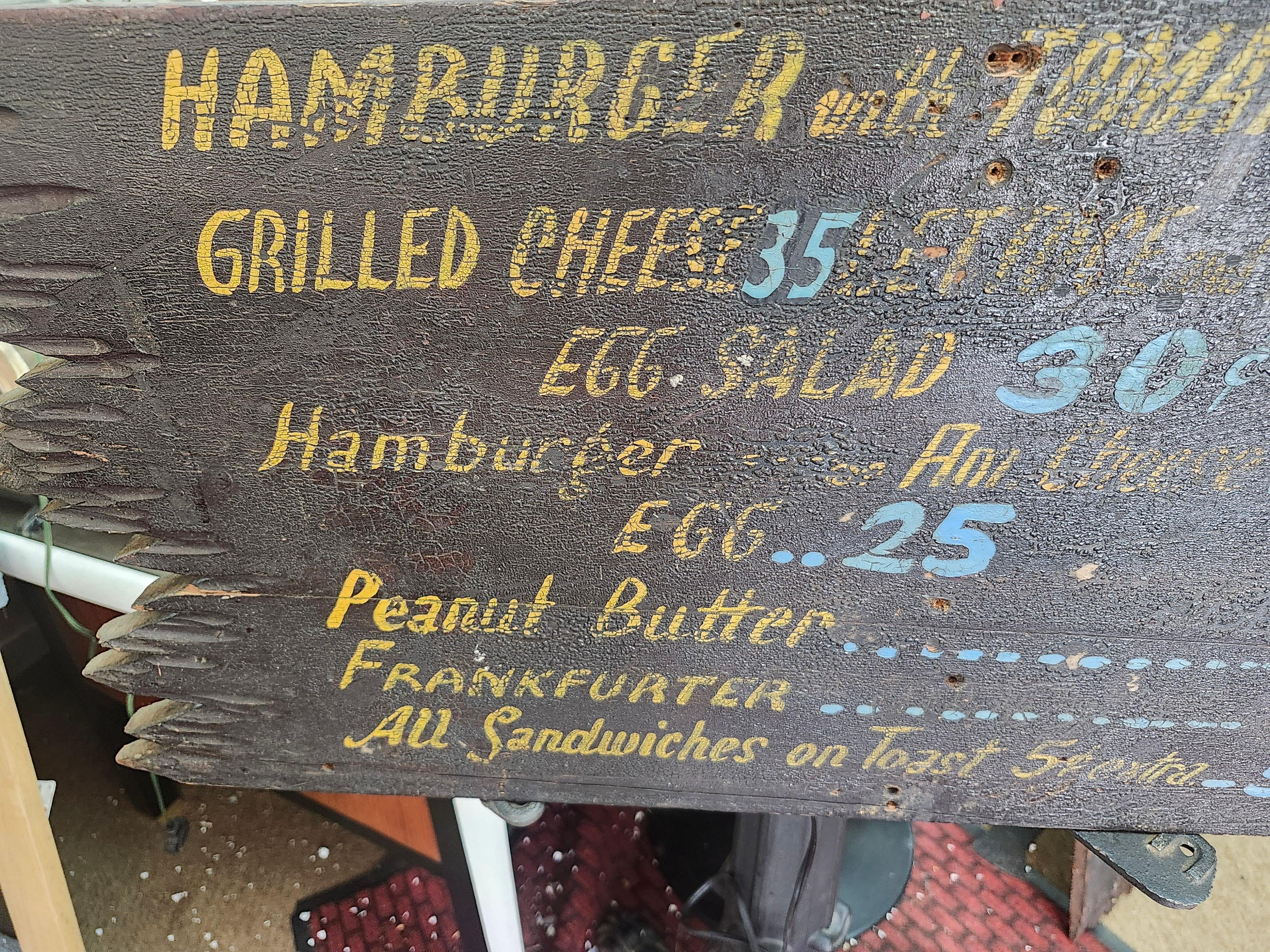 Début du 20e siècle Tableau de menu folklorique sculpté à la main Adirondack en vente 1