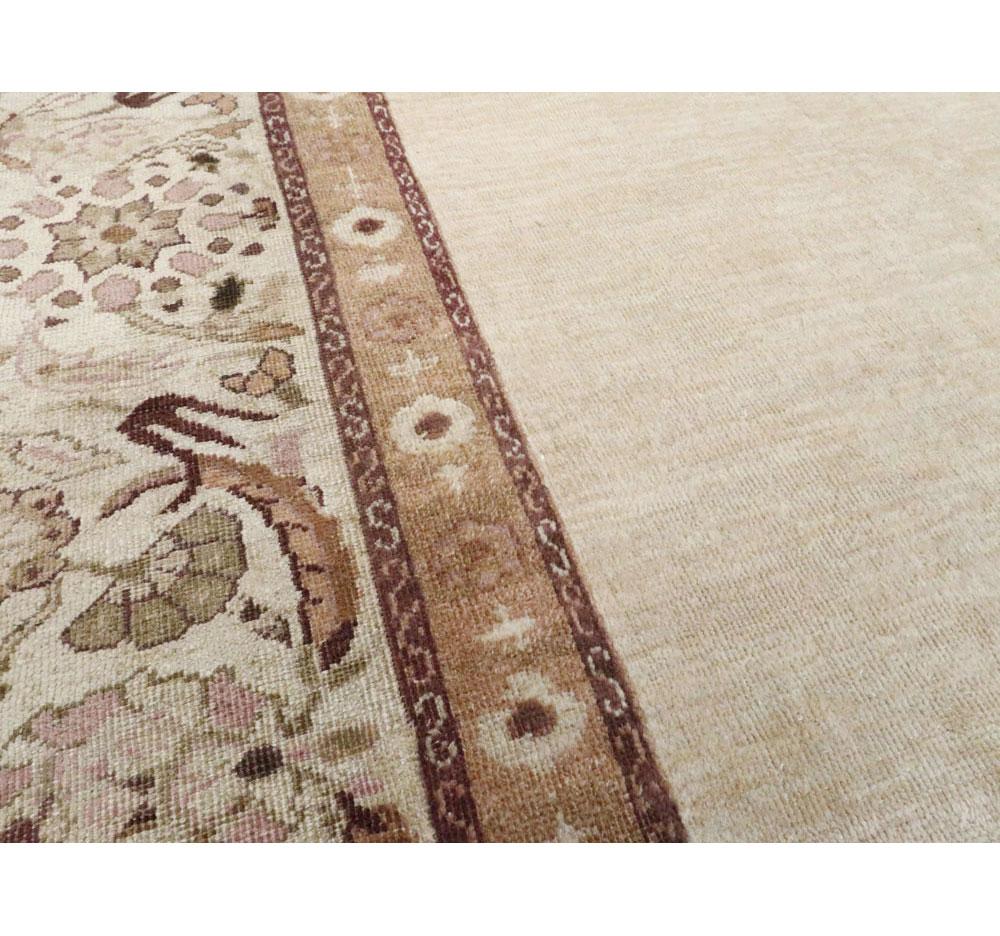 Early 20th Century Handmade Indian Agra Small Room Size Carpet For Sale 1