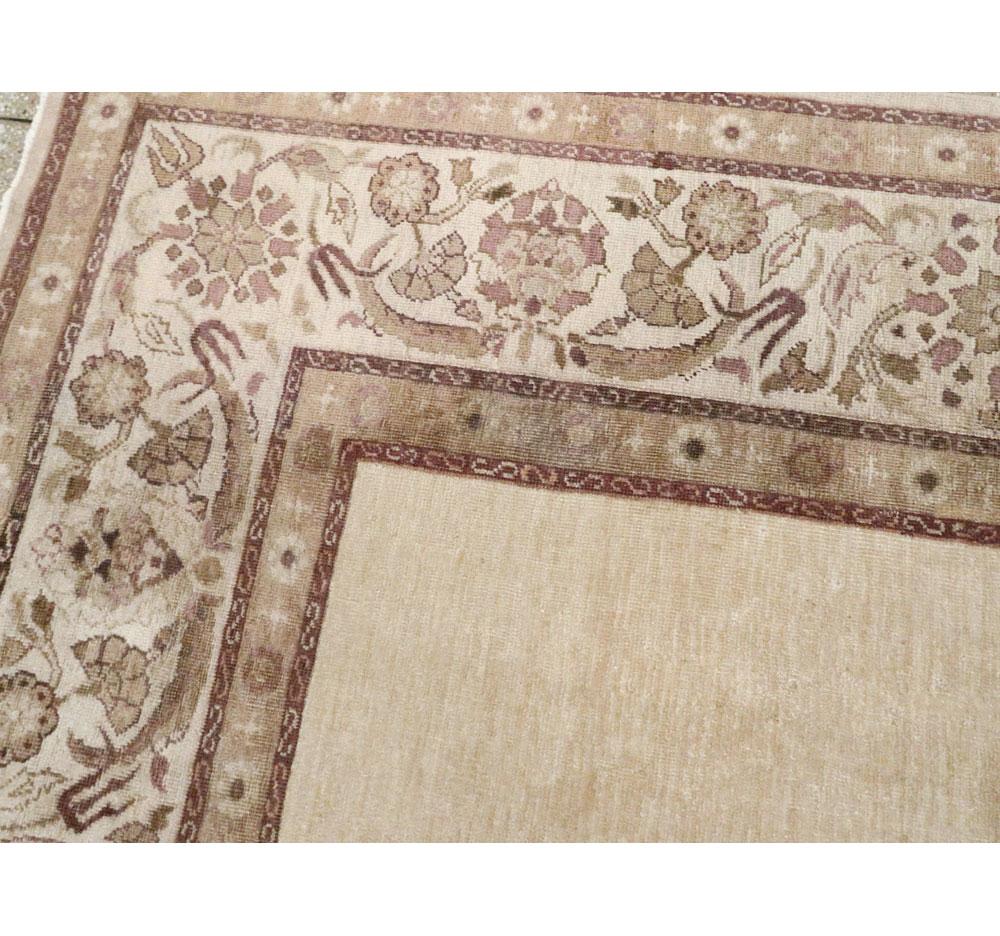 Early 20th Century Handmade Indian Agra Small Room Size Carpet For Sale 2