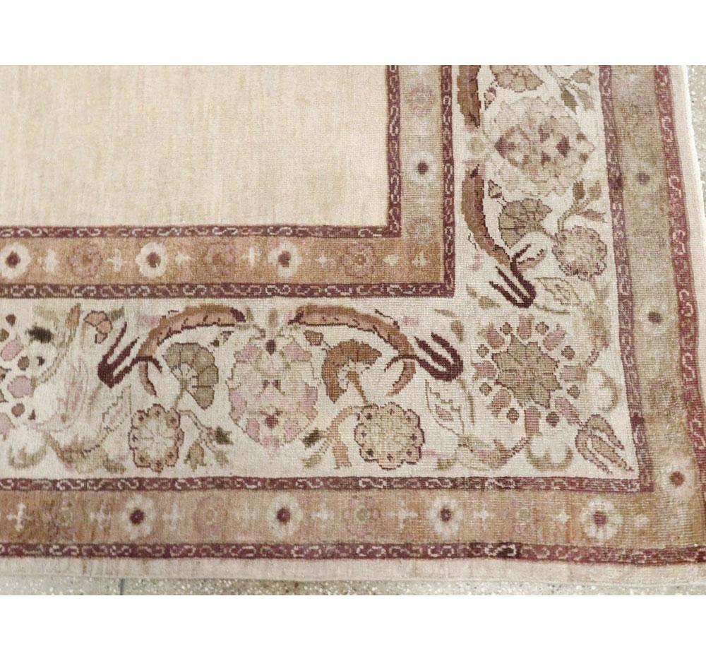 Early 20th Century Handmade Indian Agra Small Room Size Carpet For Sale 4