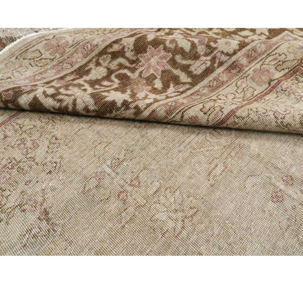 Early 20th Century Handmade Indian Amritsar Small Room Size Carpet in Beige For Sale 4