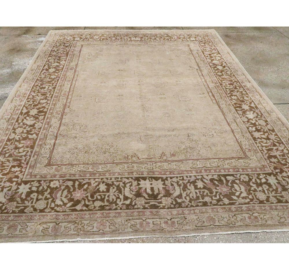 Early 20th Century Handmade Indian Amritsar Small Room Size Carpet in Beige In Good Condition For Sale In New York, NY
