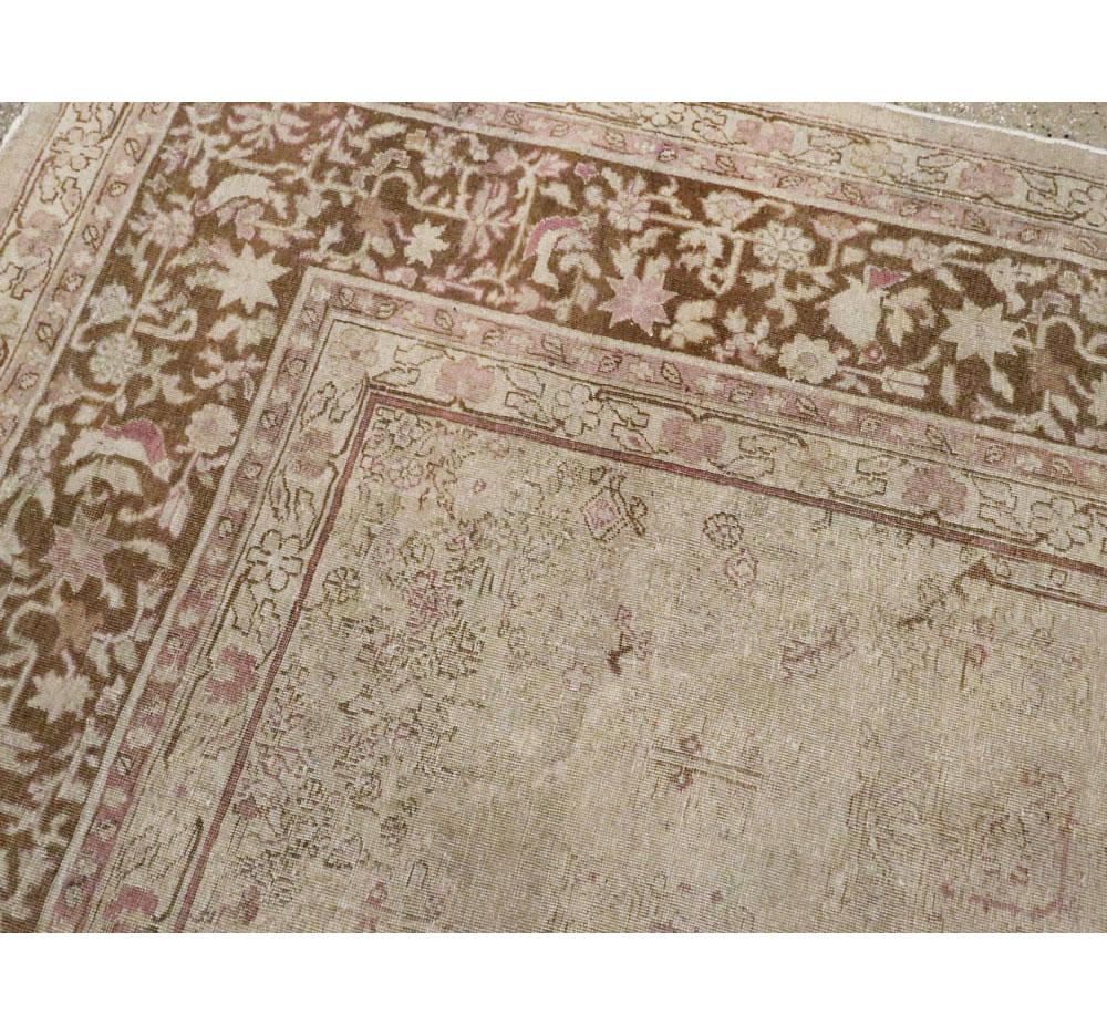 Early 20th Century Handmade Indian Amritsar Small Room Size Carpet in Beige For Sale 1