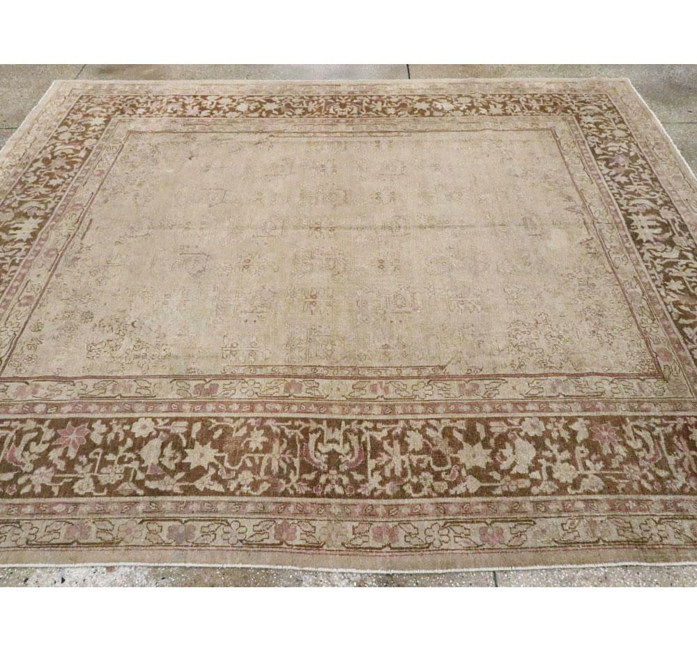 Early 20th Century Handmade Indian Amritsar Small Room Size Carpet in Beige For Sale 2