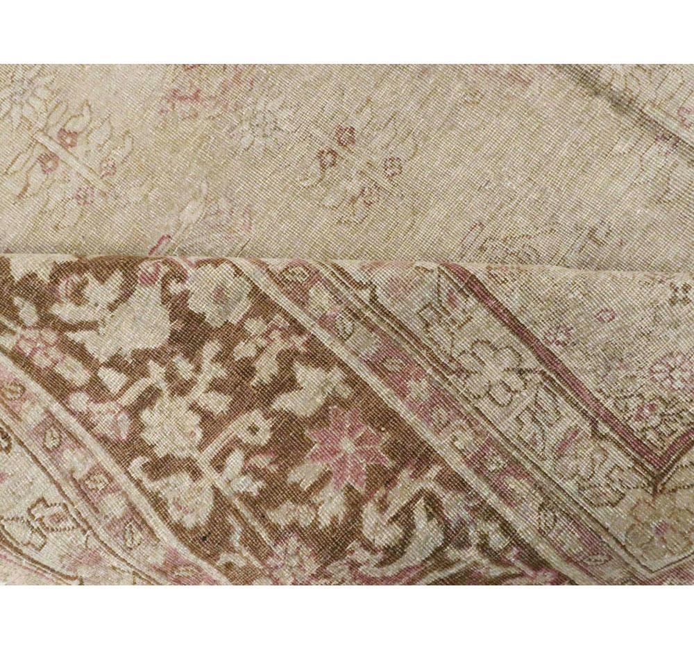 Early 20th Century Handmade Indian Amritsar Small Room Size Carpet in Beige For Sale 3