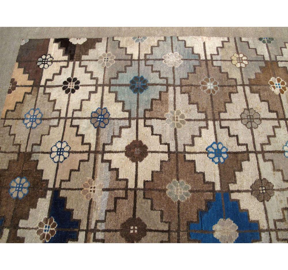 Early 20th Century Handmade Mongolian Art Deco Style Room Size Carpet In Neutral For Sale 1