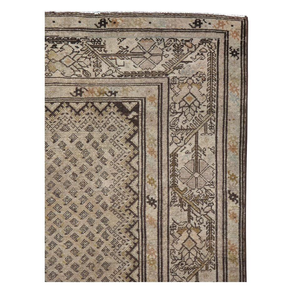 Rustic Early 20th Century Handmade Persian 5' x 9' Gallery Accent Rug in Neutral Tones For Sale