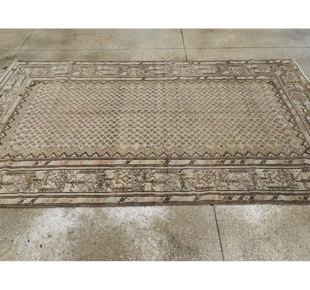 Early 20th Century Handmade Persian 5' x 9' Gallery Accent Rug in Neutral Tones For Sale 2