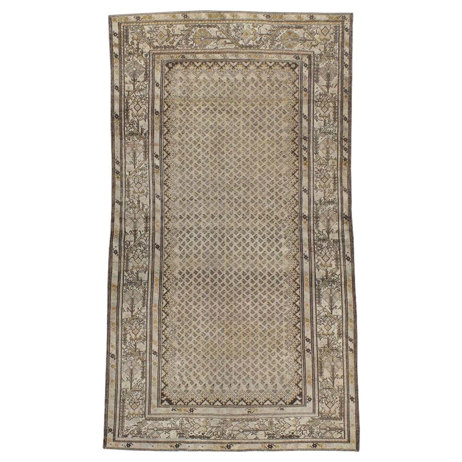 Early 20th Century Handmade Persian 5' x 9' Gallery Accent Rug in Neutral Tones For Sale