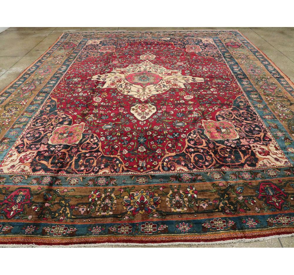 Early 20th Century Handmade Persian Bakhtiari Tribal Room Size Carpet In Good Condition In New York, NY