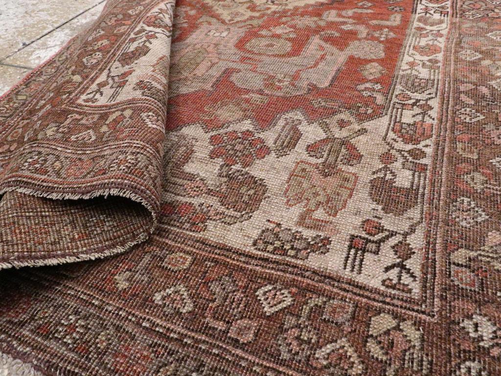 Alfombra de acento persa bidjar de principios del siglo XX hecha a mano en Bueno estado para la venta en New York, NY