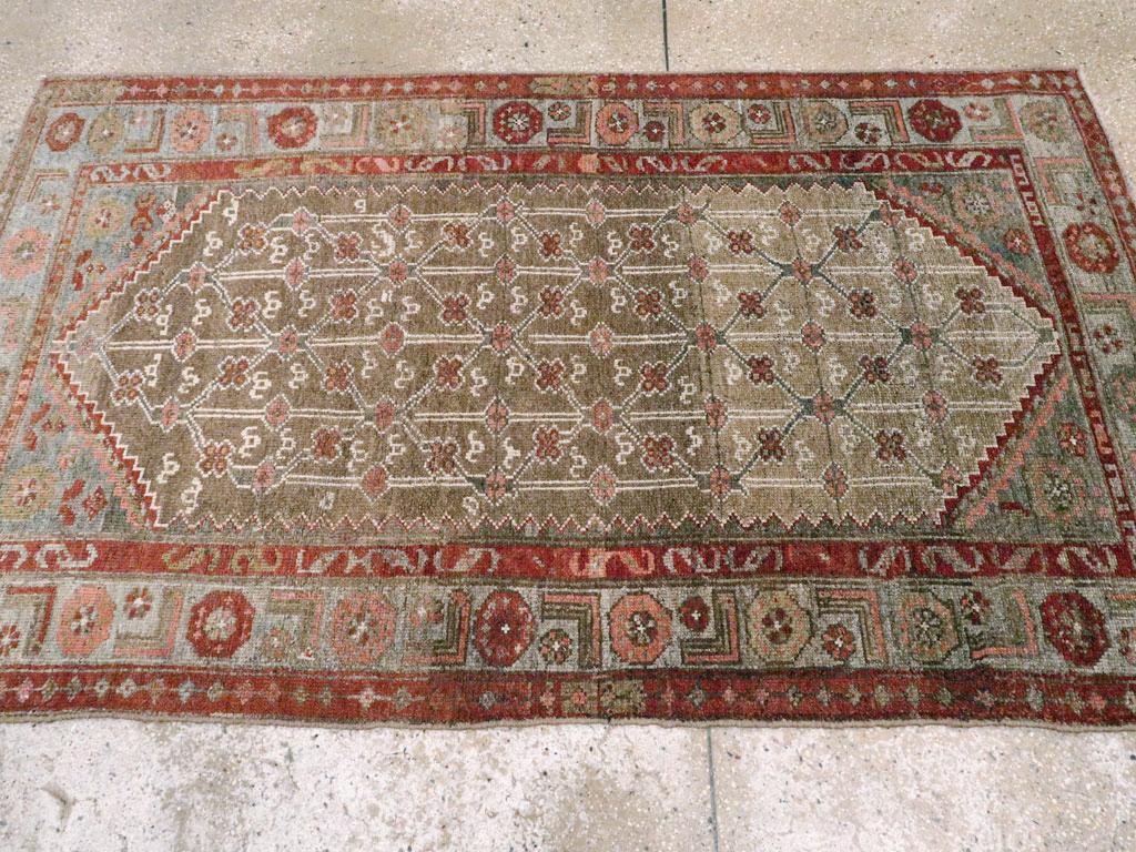 Early 20th Century Handmade Persian Camelhair Throw rug In Excellent Condition For Sale In New York, NY