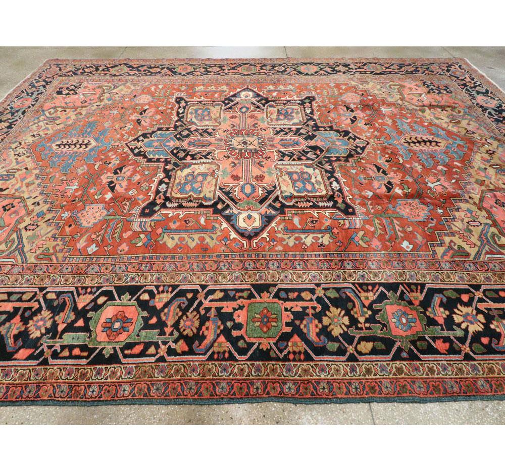 Laine Tapis persan Heriz du début du 20e siècle, fait à la main et de grande taille, vers 1920 en vente