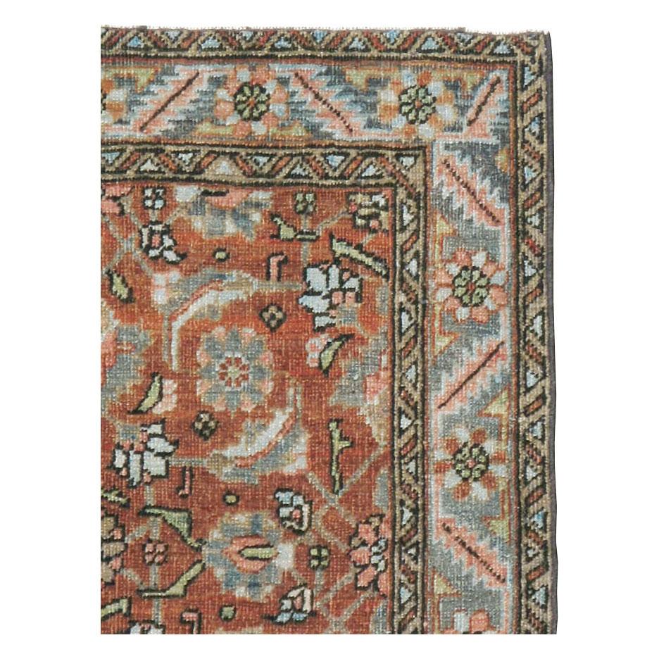 Handgefertigter persischer Heriz-Teppich aus dem frühen 20. Jahrhundert (Rustikal) im Angebot
