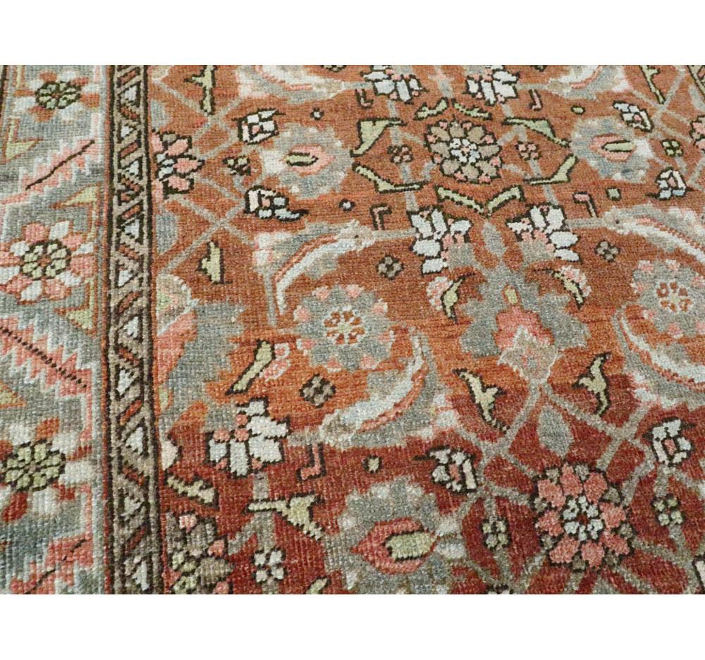 Early 20th Century Handmade Persian Heriz Throw Rug In Excellent Condition For Sale In New York, NY