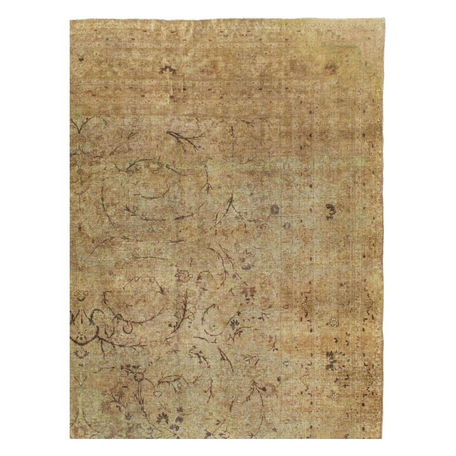 Anfang des 20. Jahrhunderts handgefertigter großer persischer Flächenteppich in Goldbraun (Persisch) im Angebot