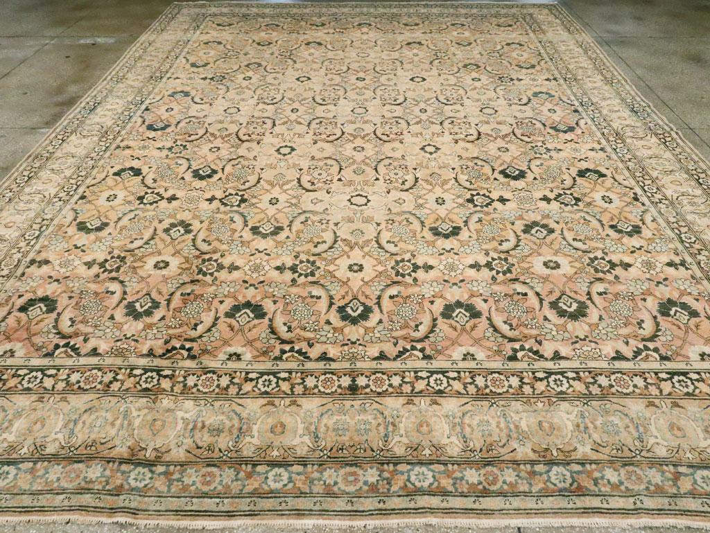 Early 20th Century Handmade Persian Lavar Kerman Room Size Carpet, circa 1920 In Good Condition For Sale In New York, NY