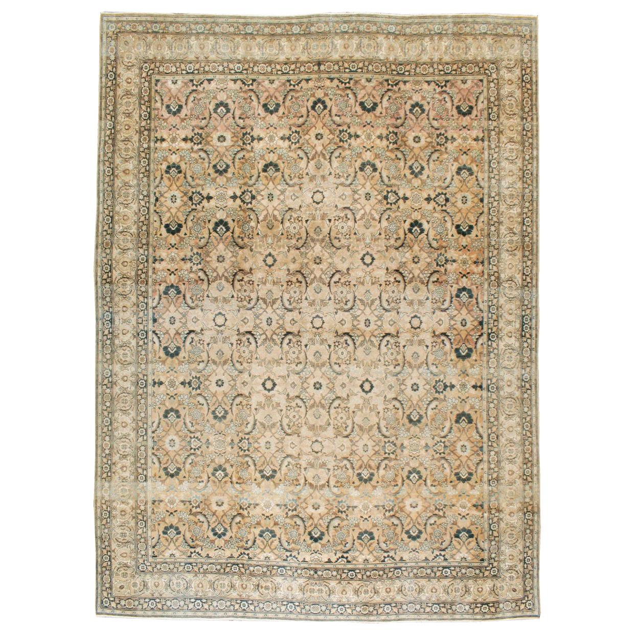 Anfang des 20. Jahrhunderts handgefertigter persischer Lavar-Kerman-Teppich in Zimmergröße:: um 1920