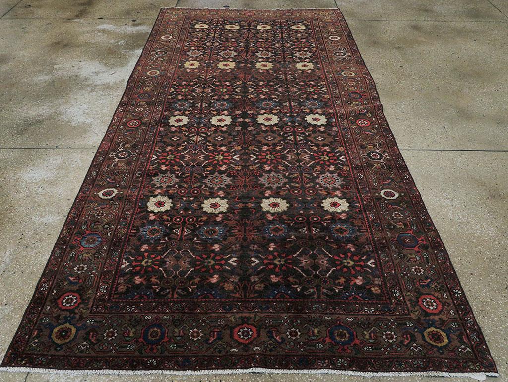 Hand-Knotted Early 20th Century Handmade Persian Mahal Gallery Accent Rug For Sale