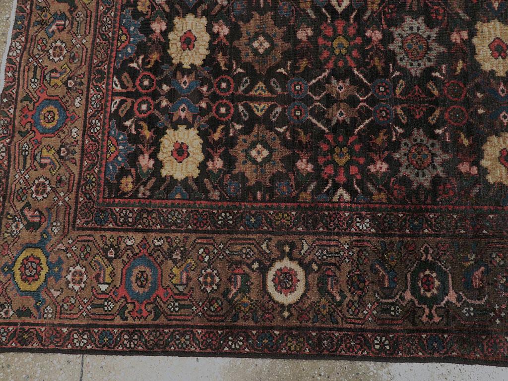 Early 20th Century Handmade Persian Mahal Gallery Accent Rug For Sale 2