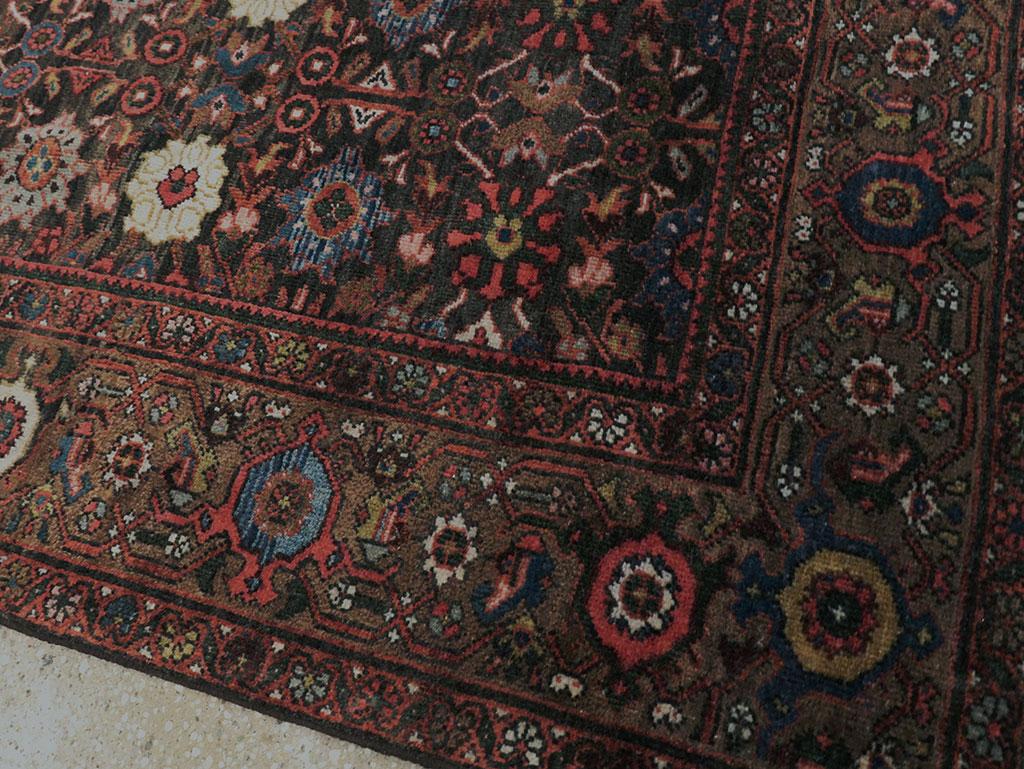 Early 20th Century Handmade Persian Mahal Gallery Accent Rug For Sale 3