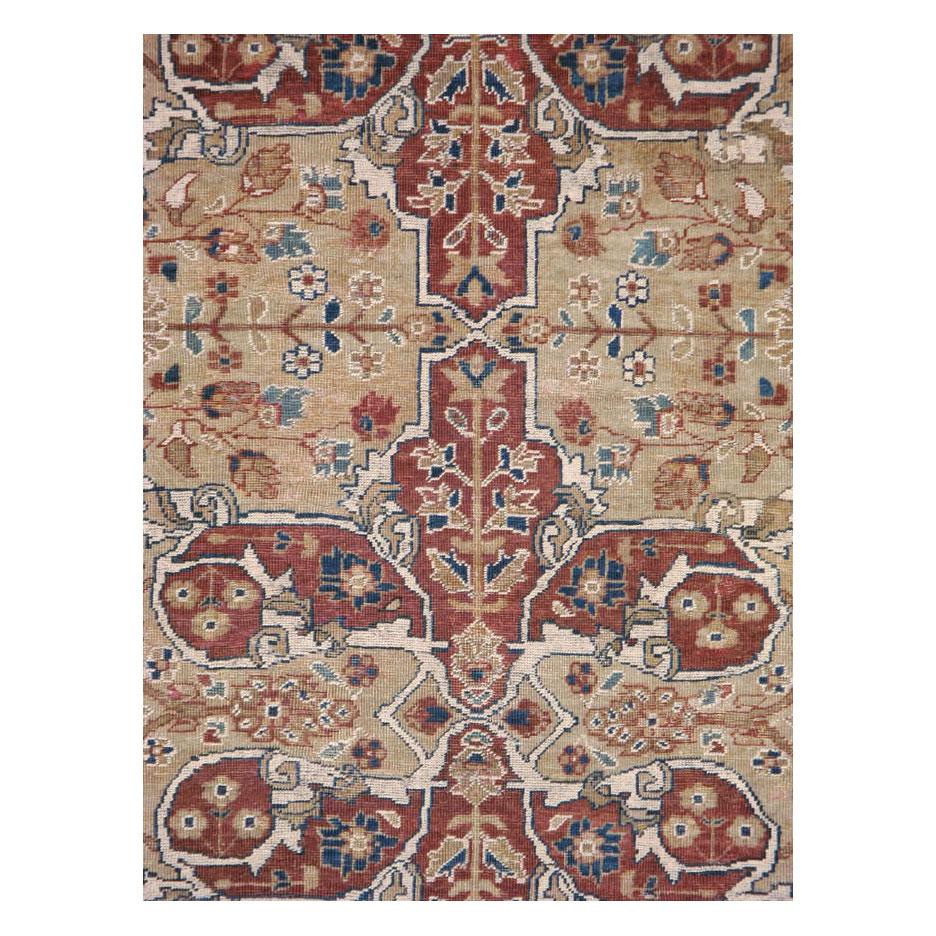 An antique Persian Mahal rustic accent rug handmade during the early 20th century.

Measures: 7' 0