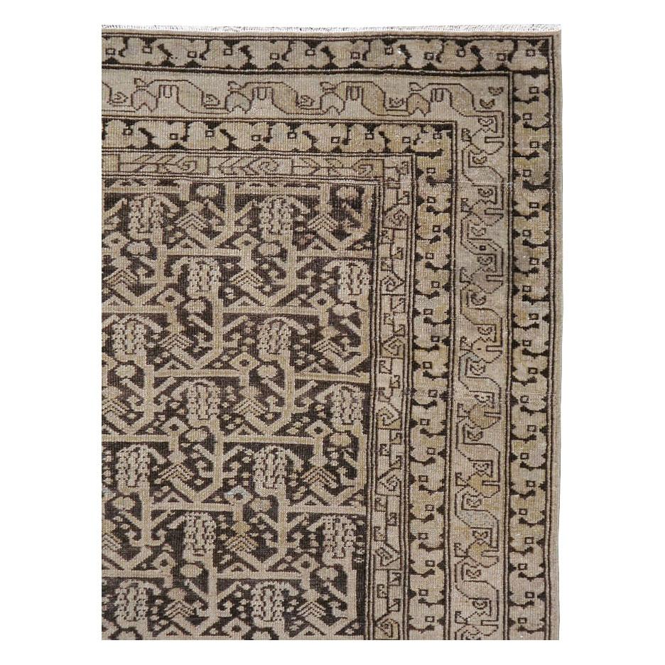 An antique Persian Malayer accent rug handmade during the early 20th century.

Measures: 4' 4