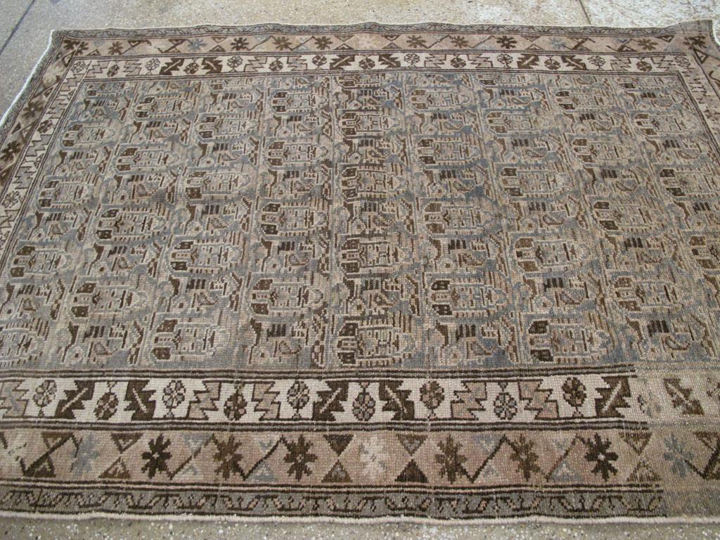 Early 20th Century Handmade Persian Malayer Accent Rug In Good Condition For Sale In New York, NY