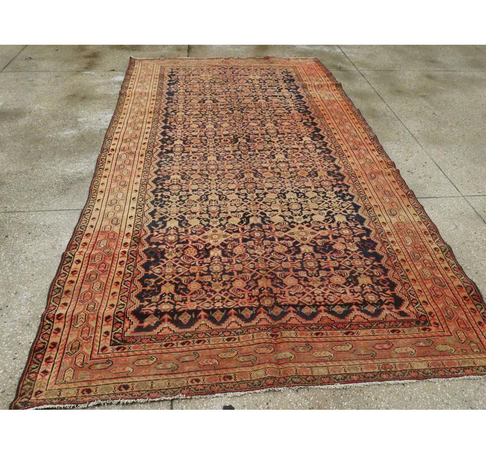 Early 20th Century Handmade Persian Malayer Gallery Accent Rug In Good Condition For Sale In New York, NY