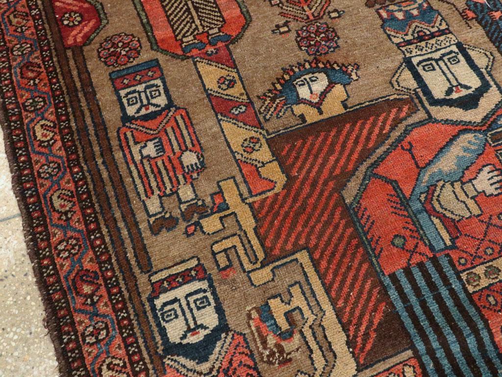 Handgefertigter persischer Malayer-Teppich mit Bildakzent von König Solomon aus dem frühen 20. Jahrhundert im Zustand „Gut“ im Angebot in New York, NY