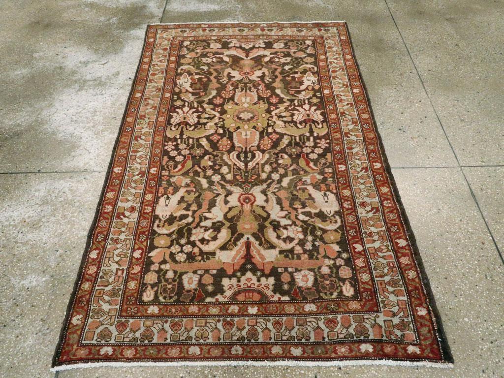 Antigua alfombra persa Malayer de acento, hecha a mano a principios del siglo XX.

Medidas: 3' 11