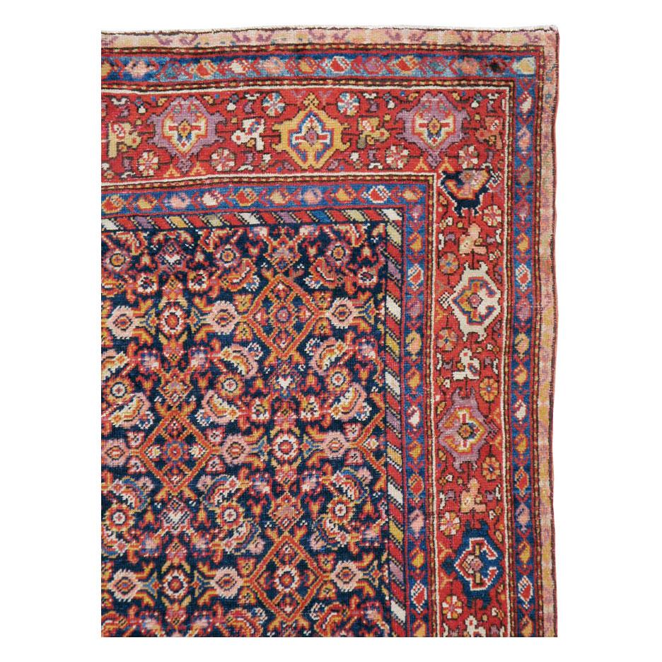 Rustique Tapis d'appoint persan rustique rouge et bleu du début du XXe siècle, fait à la main en vente