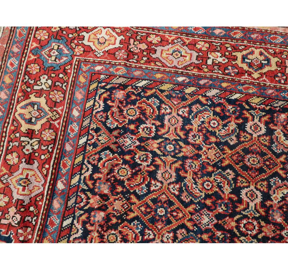 20ième siècle Tapis d'appoint persan rustique rouge et bleu du début du XXe siècle, fait à la main en vente