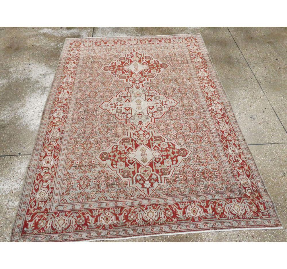 Rustique Tapis d'appoint persan Senneh du début du 20e siècle fait à la main en vente
