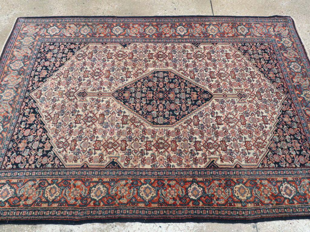 Noué à la main Tapis d'appoint persan Senneh du début du 20e siècle fait à la main en vente
