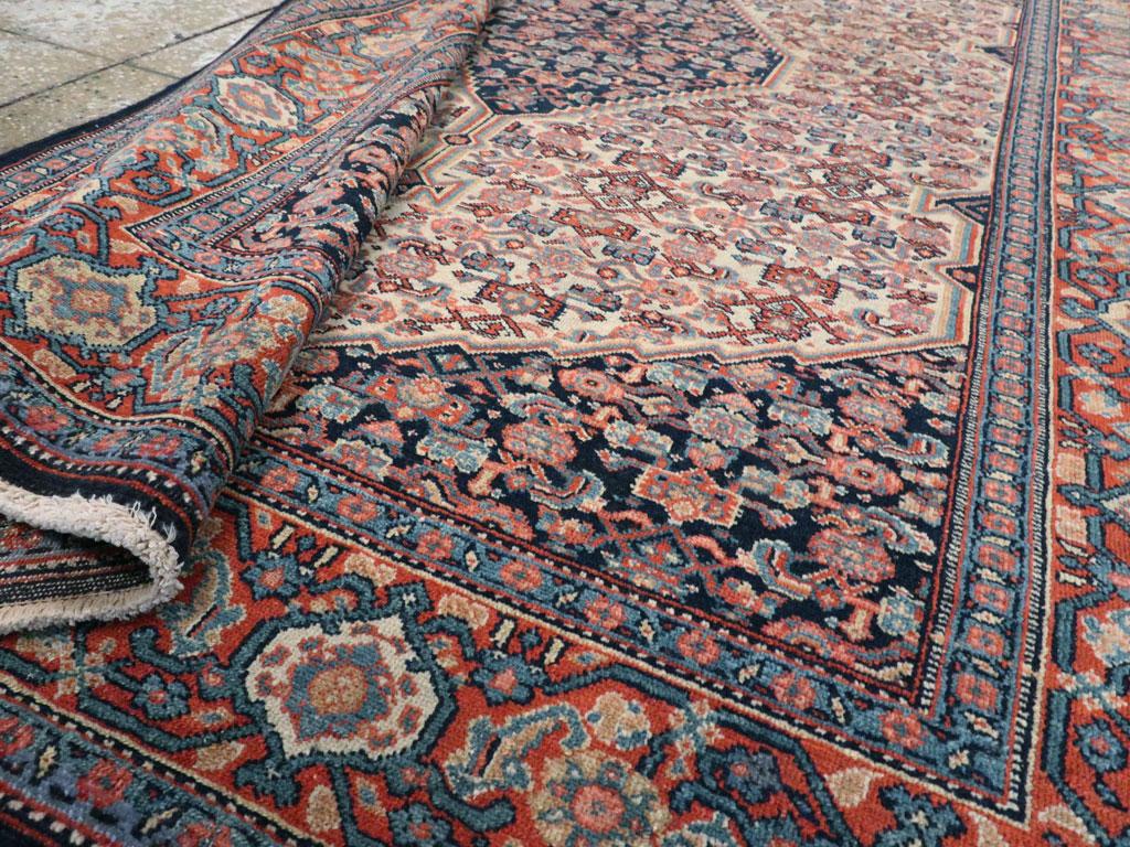 Tapis d'appoint persan Senneh du début du 20e siècle fait à la main Bon état - En vente à New York, NY
